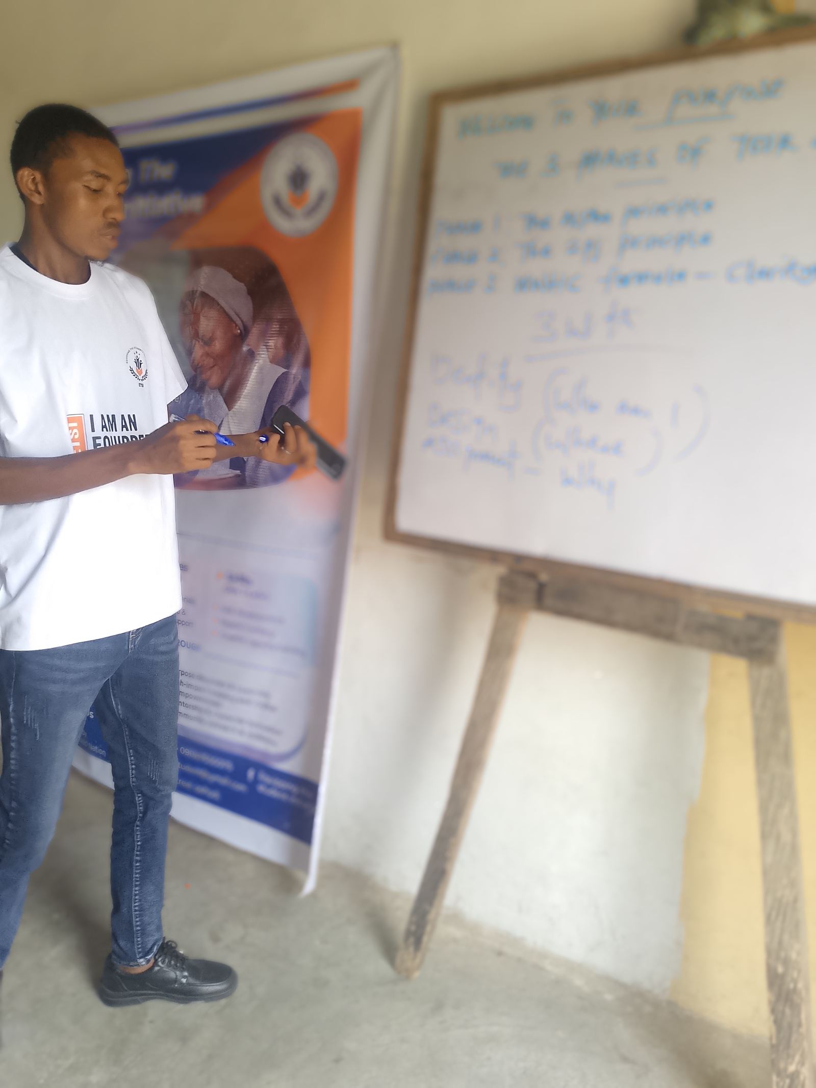 ETSI facilitator preparing a purpose discovery session